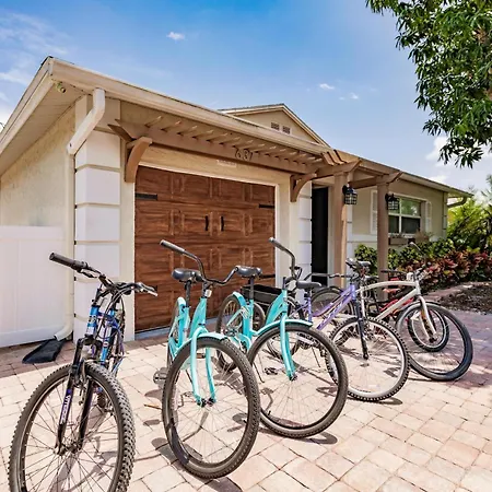Amazing Naples Beach Home With Hot Tub Jacuzzi, Bbq, Pool Table - 1 Mile To Beach!